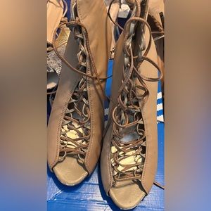 Lace up sandals tan size 9